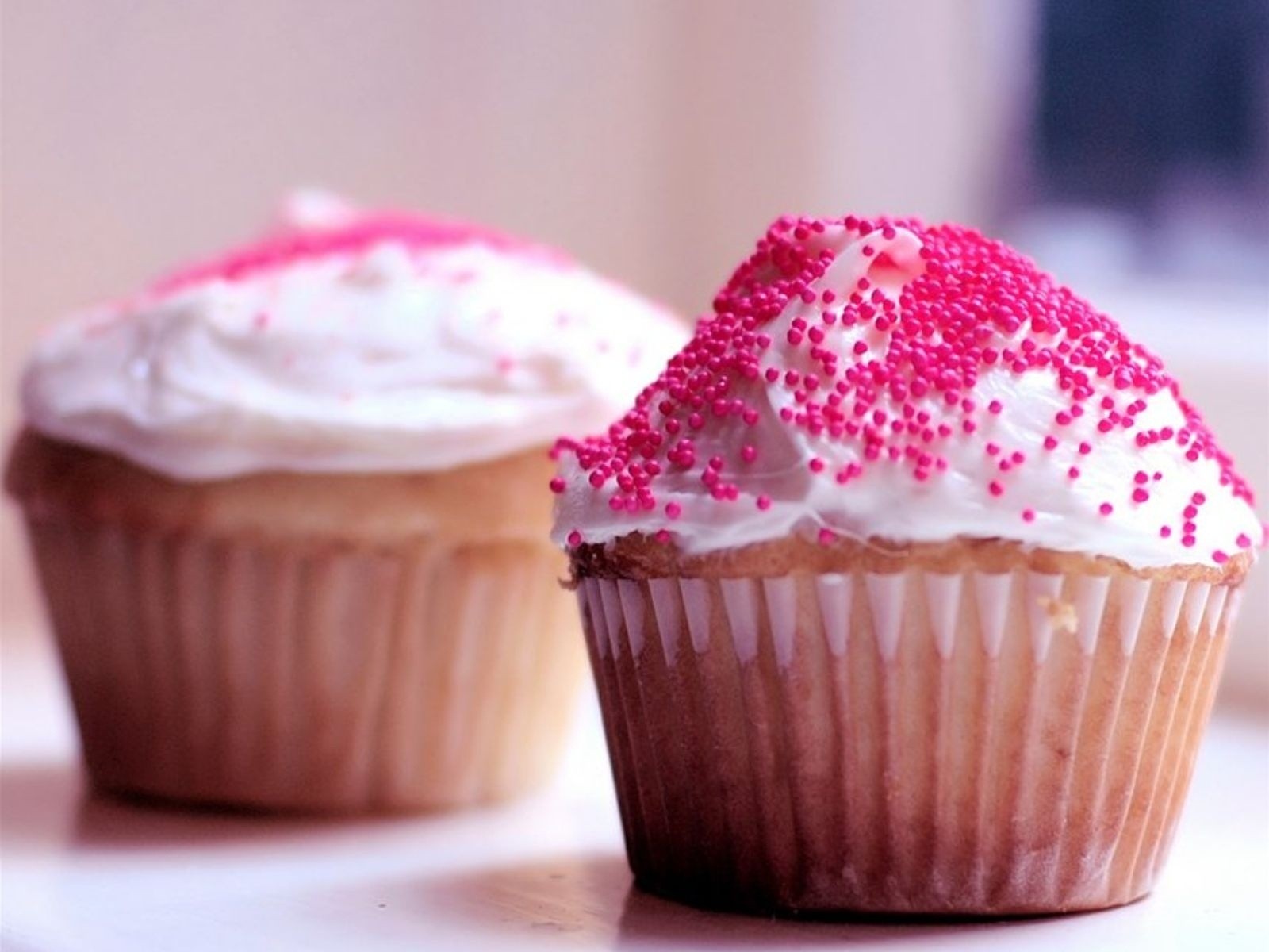 pink-sprinkles-cupcake-wallpaper